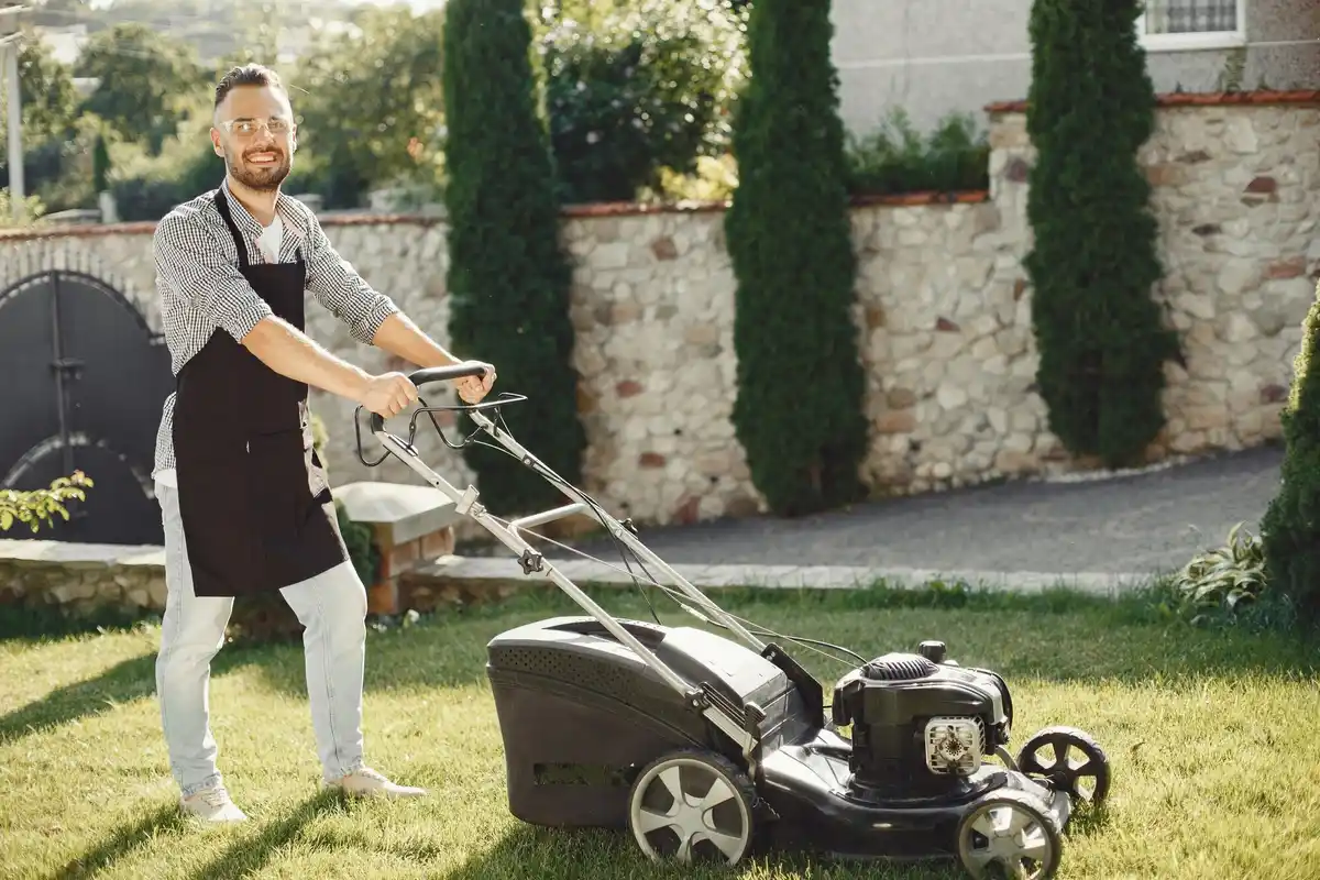 lawn mower maintenance mistakes Sweden garden